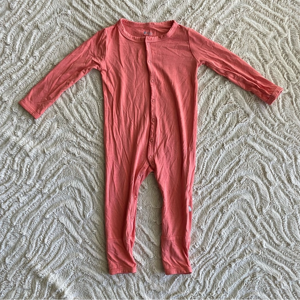 Kyte snap long sleeve romper in melon